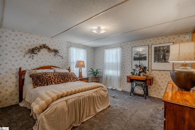 121 Kountry Lane, Walhalla, SC 29691