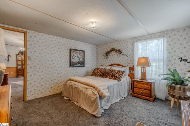 121 Kountry Lane, Walhalla, SC 29691