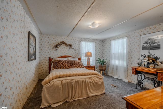 121 Kountry Lane, Walhalla, SC 29691