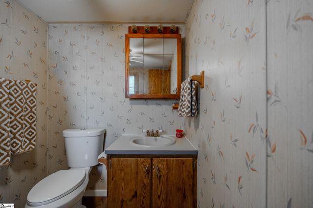 121 Kountry Lane, Walhalla, SC 29691