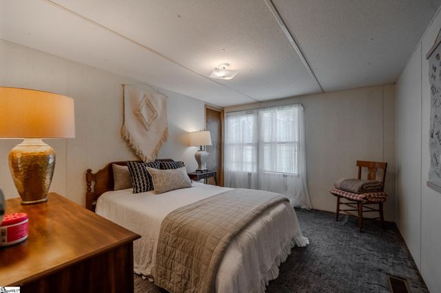 121 Kountry Lane, Walhalla, SC 29691