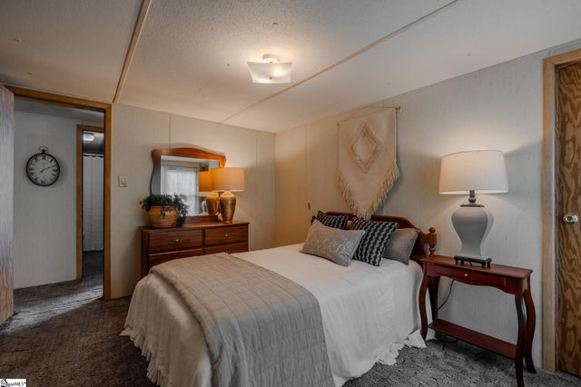 121 Kountry Lane, Walhalla, SC 29691