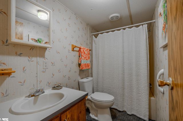 121 Kountry Lane, Walhalla, SC 29691