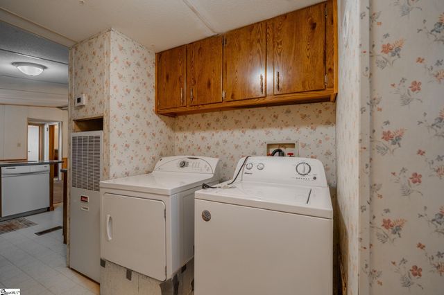 121 Kountry Lane, Walhalla, SC 29691