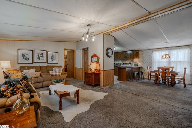 121 Kountry Lane, Walhalla, SC 29691