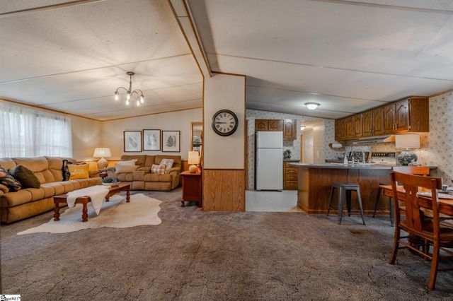 121 Kountry Lane, Walhalla, SC 29691