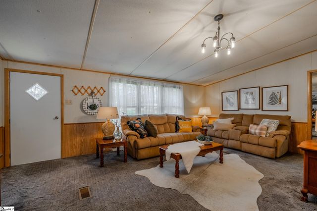 121 Kountry Lane, Walhalla, SC 29691