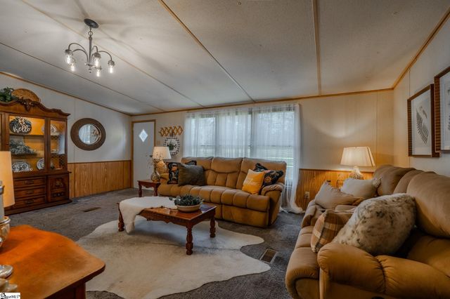 121 Kountry Lane, Walhalla, SC 29691