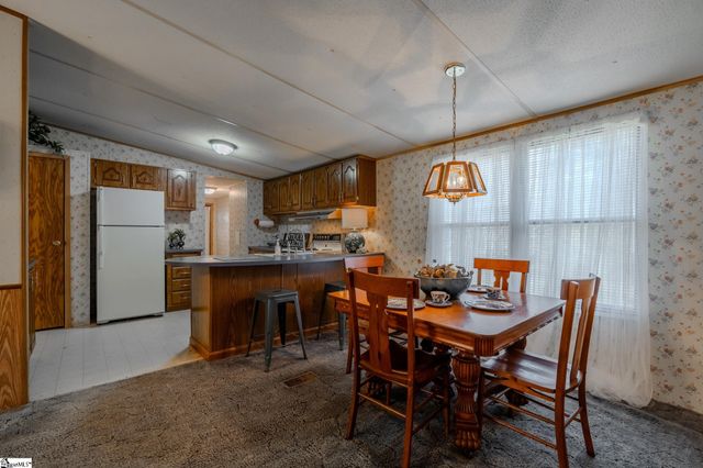 121 Kountry Lane, Walhalla, SC 29691