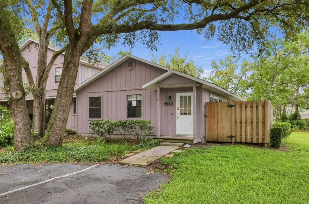 Image 2 of property listing at 4615 LIGHTHOUSE CIRCLE 116, Orlando, FL 32808