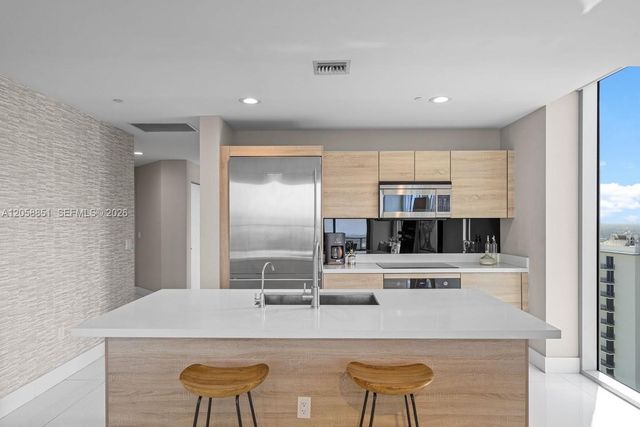 16385 Biscayne Blvd 3201, North Miami Beach, FL 33160