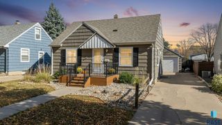 2424 S Hawthorne Ave Avenue, Sioux Falls, SD 57105
