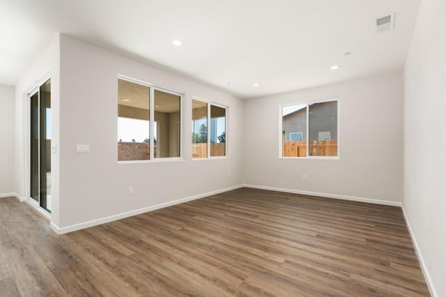 684 S Plum Street, Dinuba, CA 93618