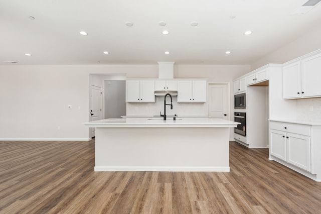 684 S Plum Street, Dinuba, CA 93618