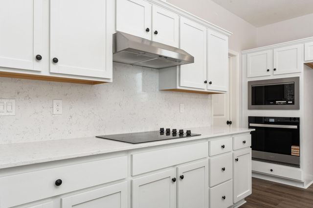 684 S Plum Street, Dinuba, CA 93618