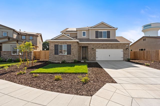 684 S Plum Street, Dinuba, CA 93618