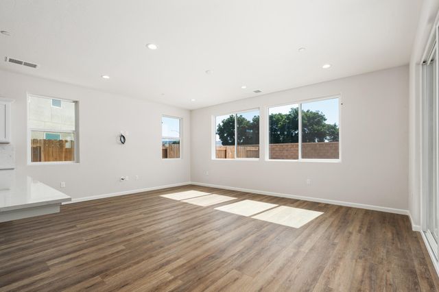 684 S Plum Street, Dinuba, CA 93618