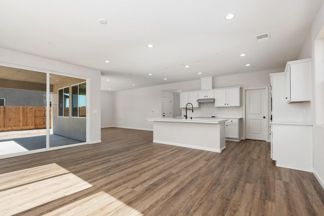 684 S Plum Street, Dinuba, CA 93618