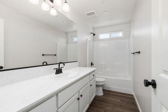 684 S Plum Street, Dinuba, CA 93618