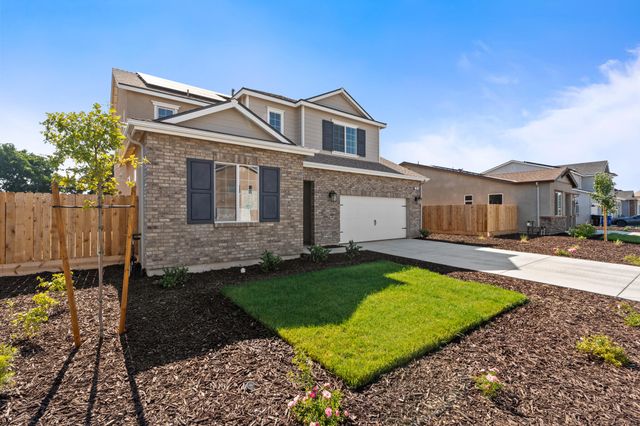 684 S Plum Street, Dinuba, CA 93618