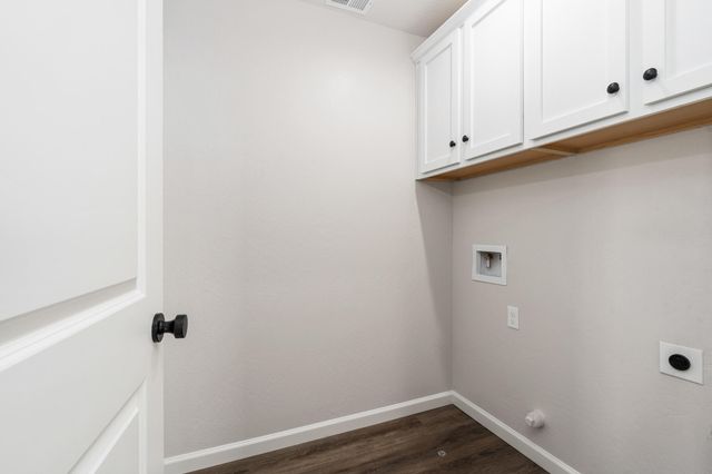 684 S Plum Street, Dinuba, CA 93618