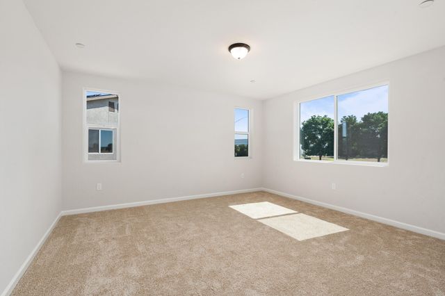 684 S Plum Street, Dinuba, CA 93618