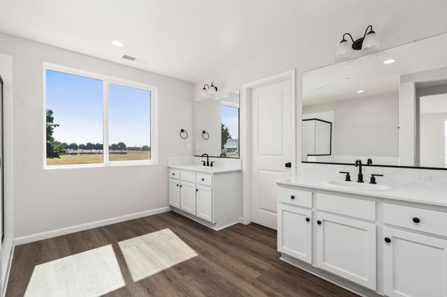 684 S Plum Street, Dinuba, CA 93618