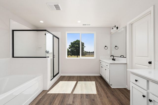 684 S Plum Street, Dinuba, CA 93618