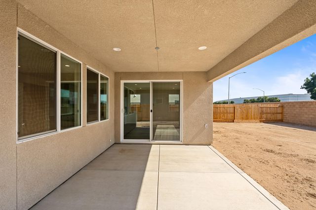 684 S Plum Street, Dinuba, CA 93618