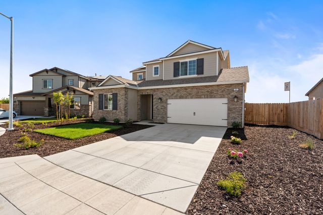 684 S Plum Street, Dinuba, CA 93618