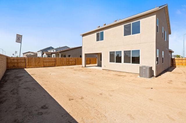 684 S Plum Street, Dinuba, CA 93618