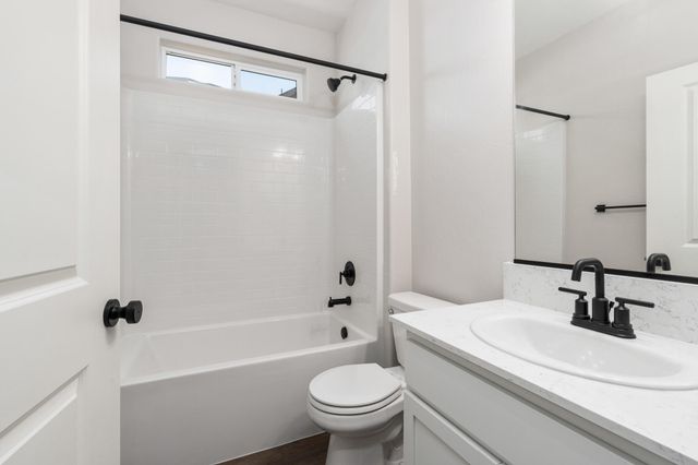 684 S Plum Street, Dinuba, CA 93618