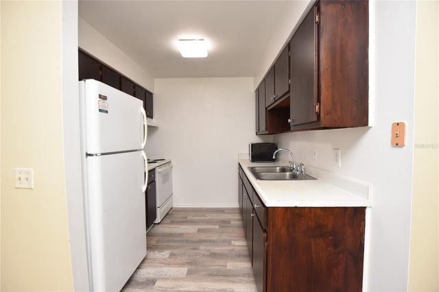 619 ROBIN ROAD 2, Lakeland, FL 33803