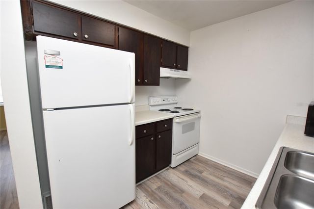 619 ROBIN ROAD 2, Lakeland, FL 33803