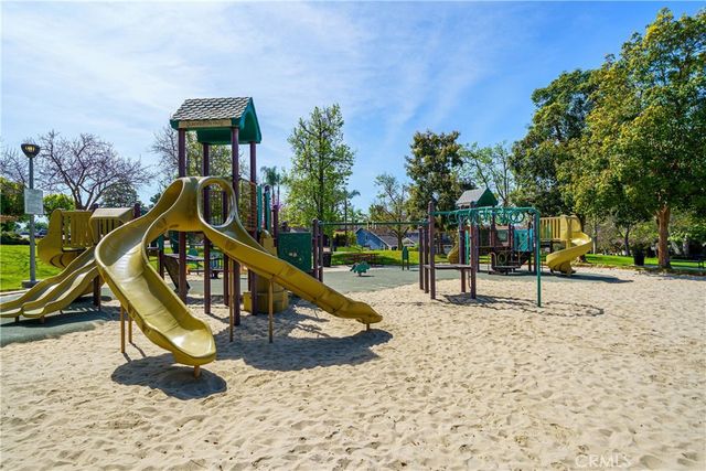 24772 Weyburn, Laguna Hills, CA 92653