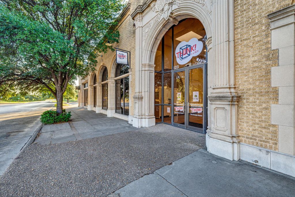 Image 12 of property listing at 115-119 E Concho Avenue, San Angelo, TX 76903