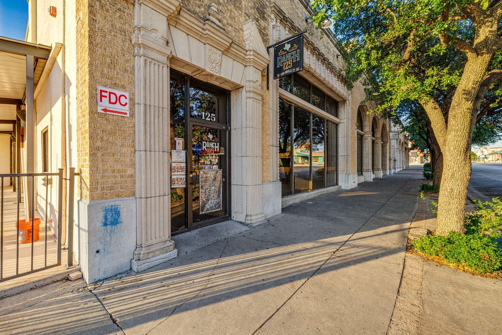Image 13 of property listing at 115-119 E Concho Avenue, San Angelo, TX 76903