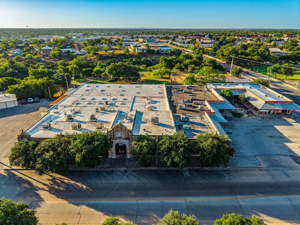 Image 16 of property listing at 115-119 E Concho Avenue, San Angelo, TX 76903