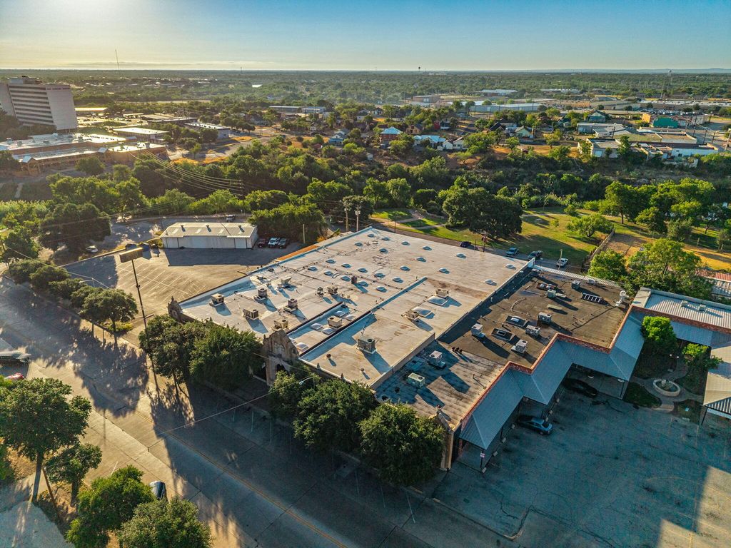 Image 17 of property listing at 115-119 E Concho Avenue, San Angelo, TX 76903