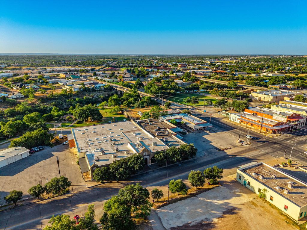 Image 19 of property listing at 115-119 E Concho Avenue, San Angelo, TX 76903