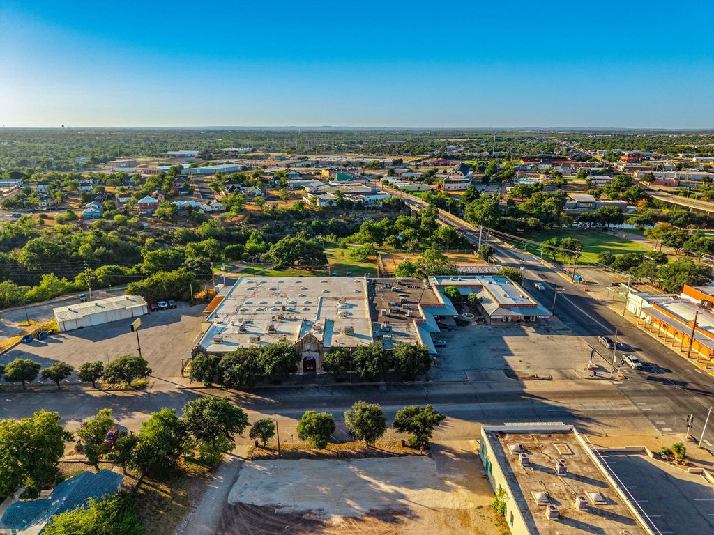 Image 20 of property listing at 115-119 E Concho Avenue, San Angelo, TX 76903