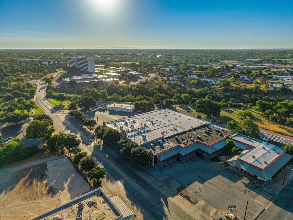 Image 21 of property listing at 115-119 E Concho Avenue, San Angelo, TX 76903