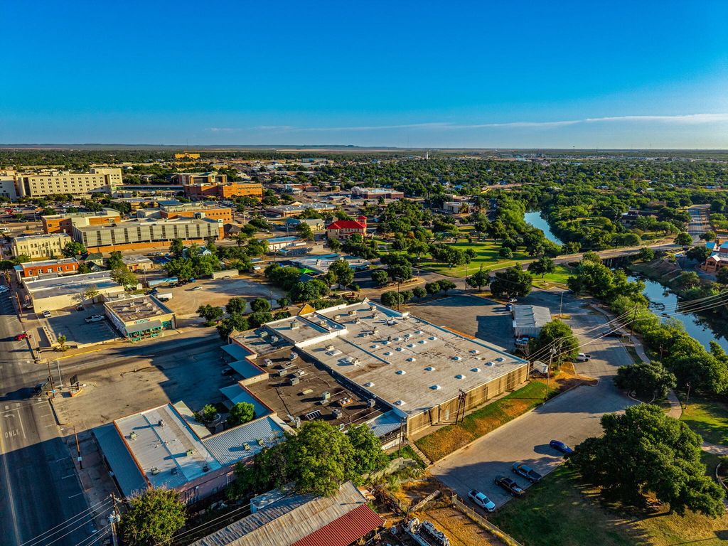 Image 27 of property listing at 115-119 E Concho Avenue, San Angelo, TX 76903