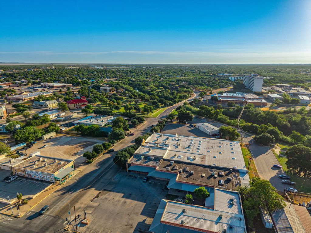 Image 28 of property listing at 115-119 E Concho Avenue, San Angelo, TX 76903