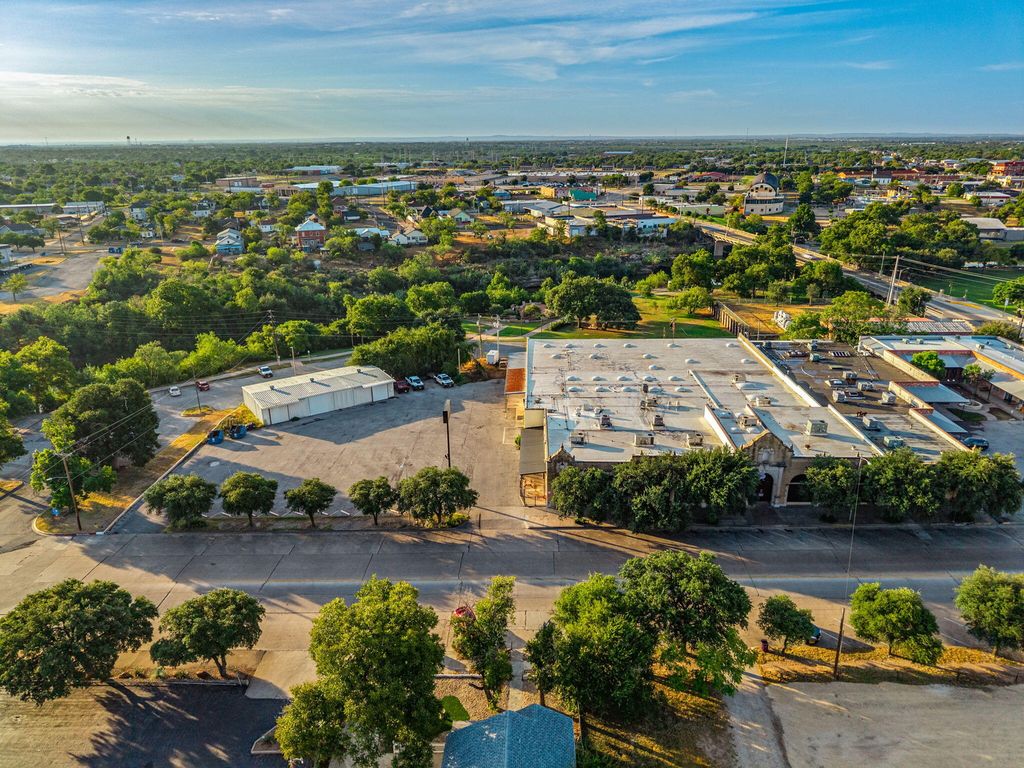 Image 30 of property listing at 115-119 E Concho Avenue, San Angelo, TX 76903