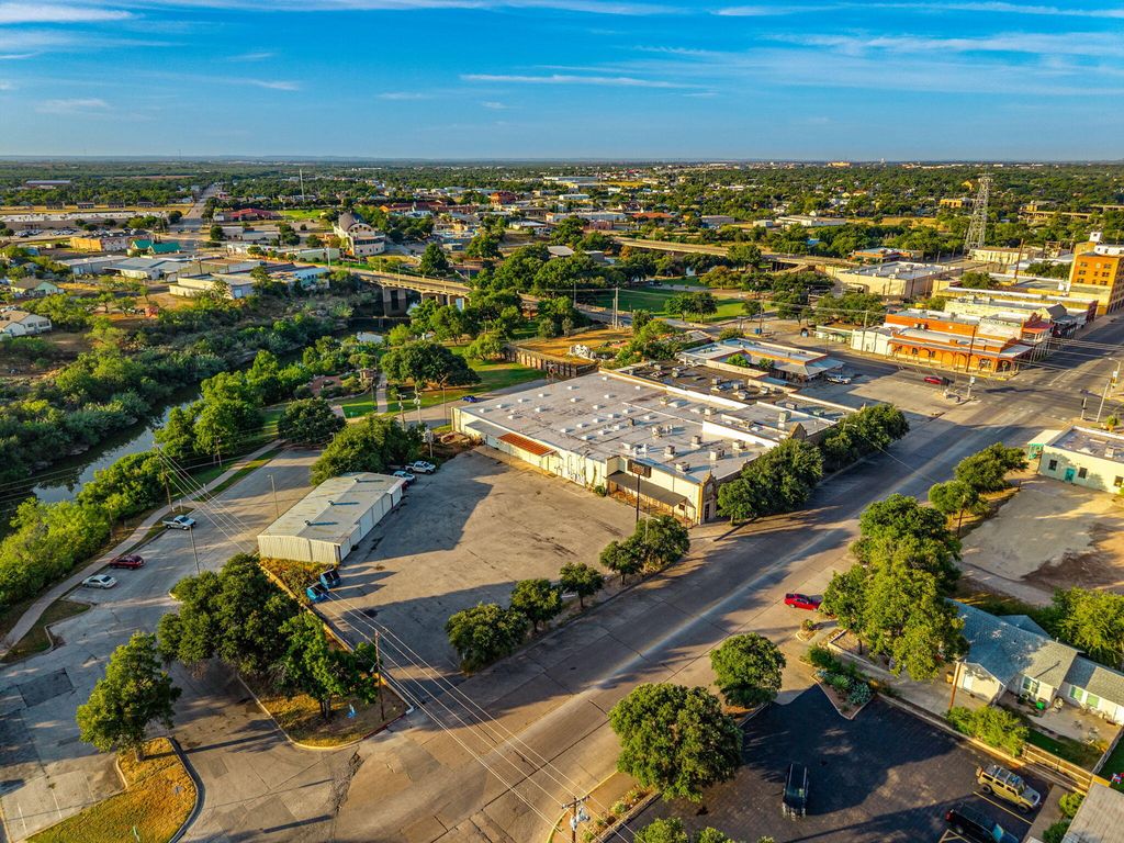Image 32 of property listing at 115-119 E Concho Avenue, San Angelo, TX 76903