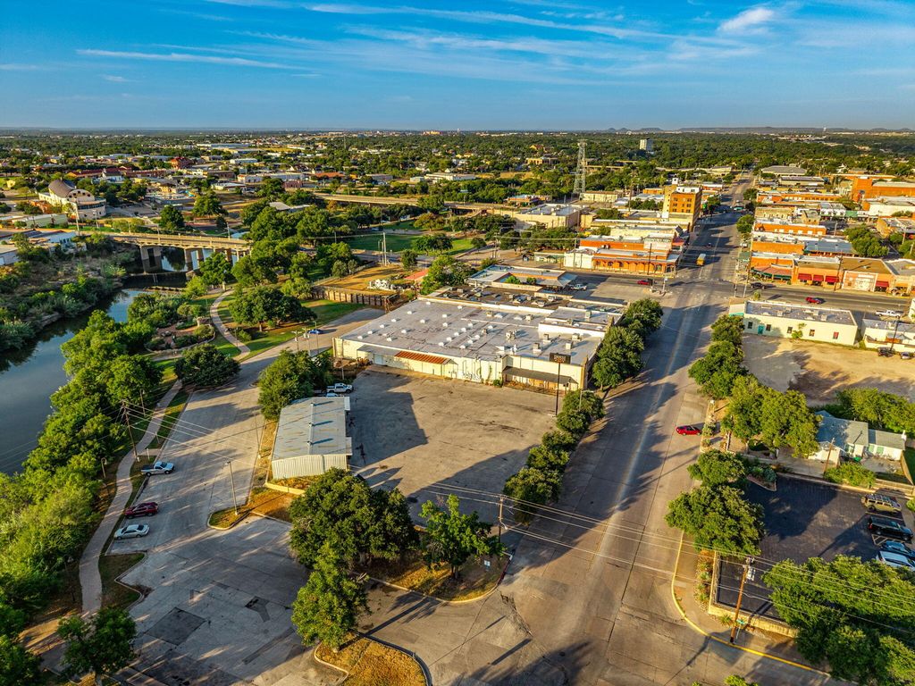 Image 33 of property listing at 115-119 E Concho Avenue, San Angelo, TX 76903
