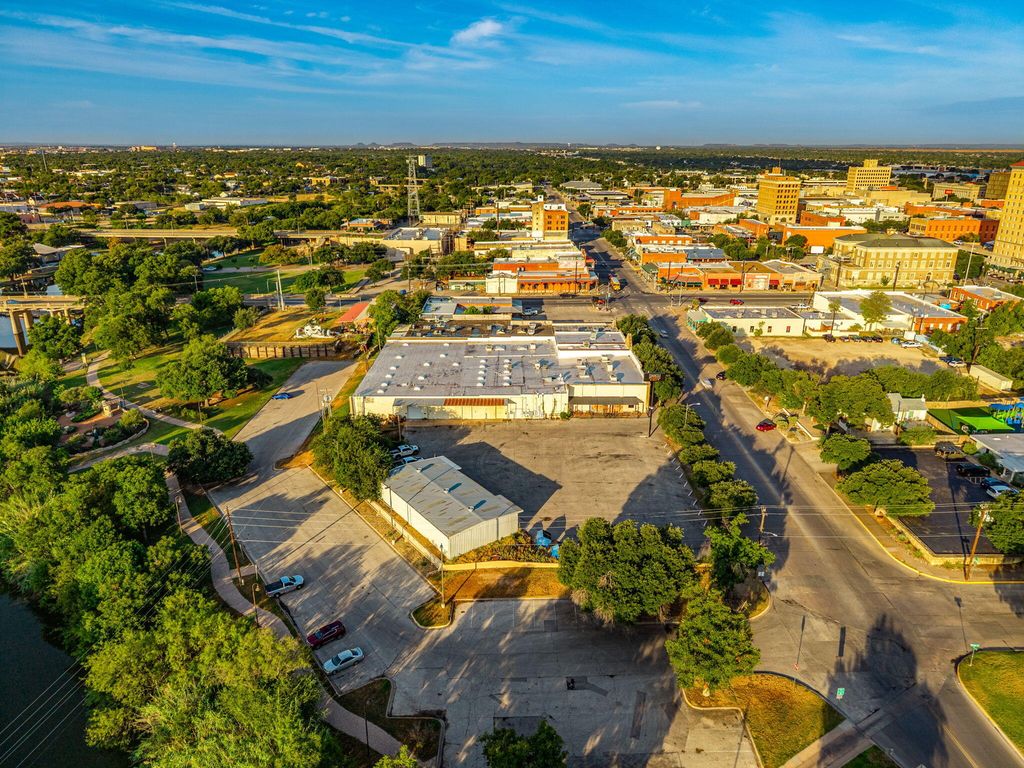 Image 34 of property listing at 115-119 E Concho Avenue, San Angelo, TX 76903