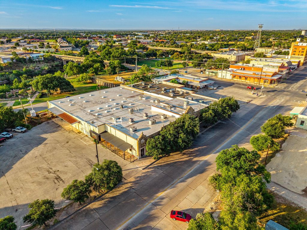 Image 36 of property listing at 115-119 E Concho Avenue, San Angelo, TX 76903