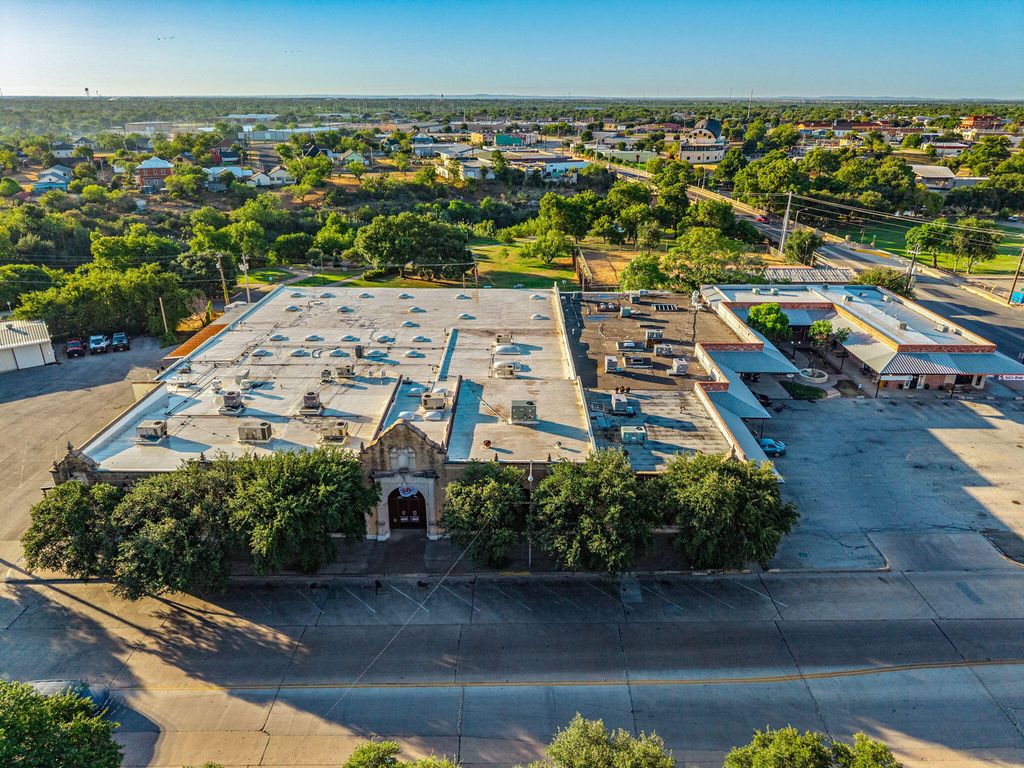 Image 37 of property listing at 115-119 E Concho Avenue, San Angelo, TX 76903
